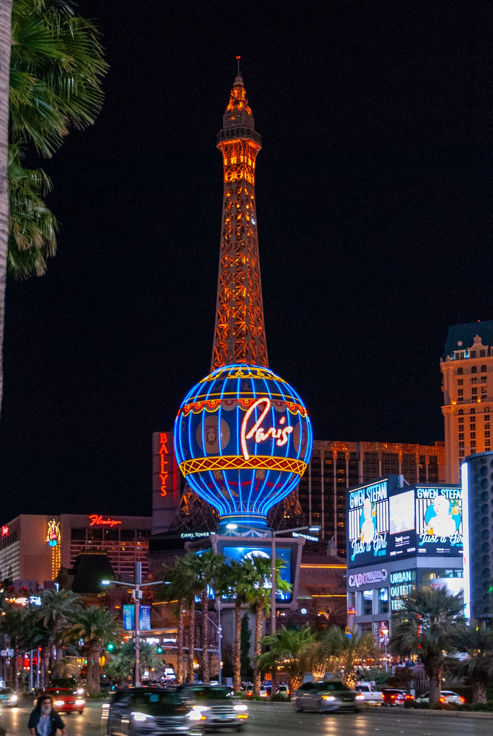 Beleuchteter Eiffelturm am Hotel Paris Las Vegas